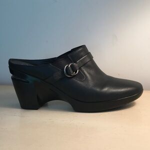 COLE HAAN BLACK LEATHER MULES W/ NIKE AIR